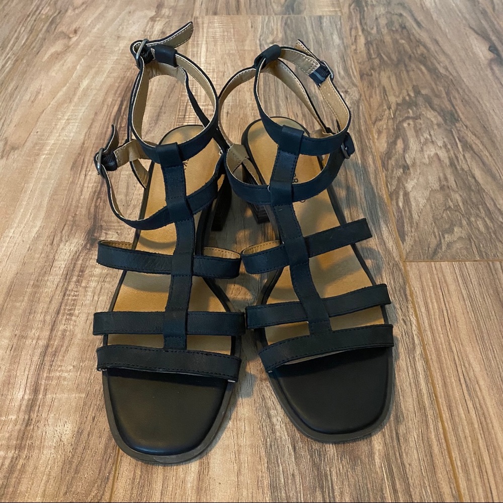 Lucky Brand Paytun Sandals - Picture 2 of 6